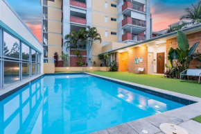 2-Bed Near Brisbane CBD with Pool Sauna & BBQ